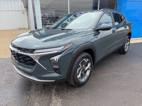 New 2026 Chevrolet Trax LT w/ Driver Confidence Package image 2