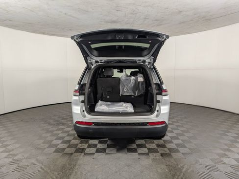 New 2025 Jeep Grand Cherokee L Limited w/ Luxury Tech Group II image 9