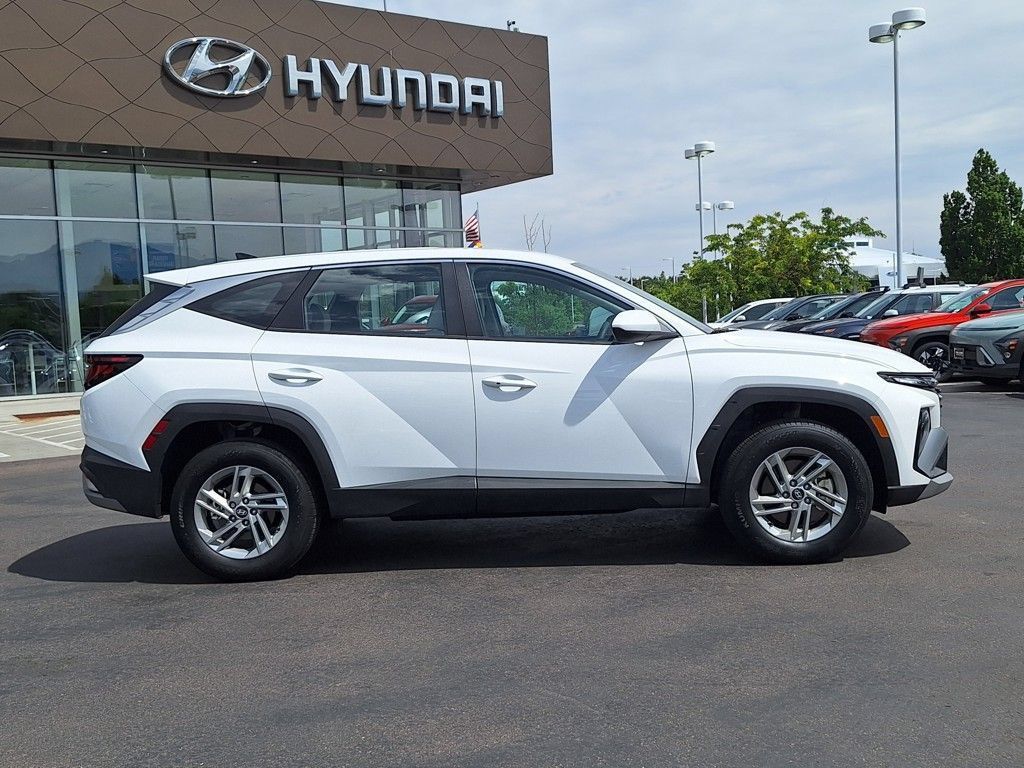 New 2025 Hyundai Tucson SE AWD/4WD image 2