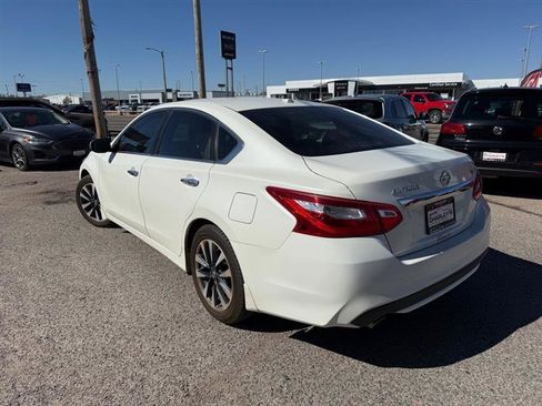 Used 2016 Nissan Altima 2.5 SV w/ Convenience Package image 3