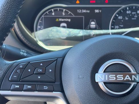 Used 2023 Nissan Versa SR w/ Trunk Package image 19