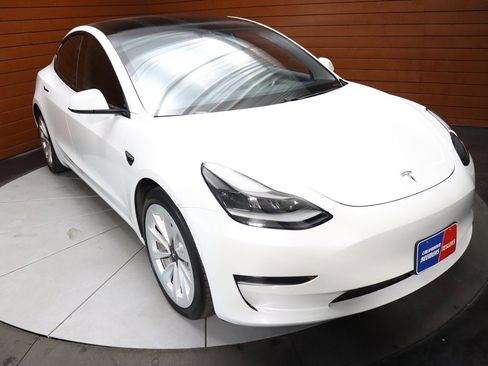 Used 2023 Tesla Model 3 Standard Range image 65