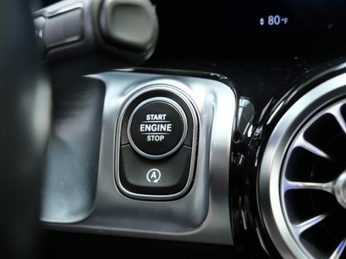 Certified 2021 Mercedes-Benz GLB 250 4MATIC w/ Premium Package image 26