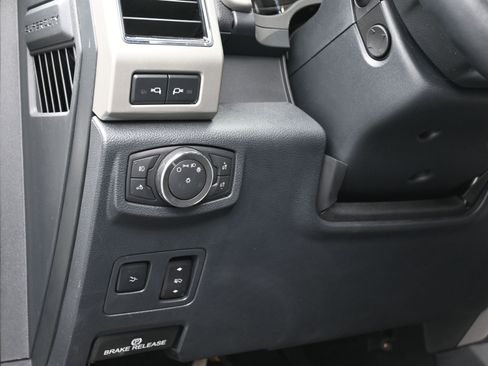 Used 2022 Ford F250 Lariat w/ Tremor Off-Road Package image 22