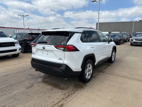 Used 2021 Toyota RAV4 XLE w/ Convenience Package AWD/4WD image 3