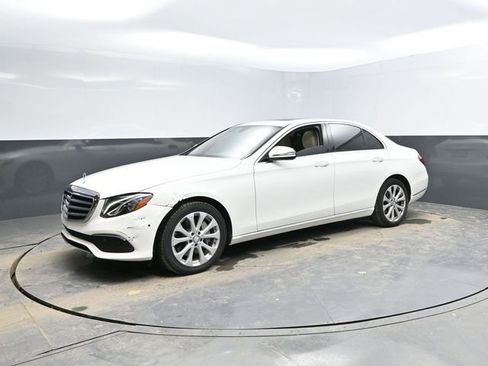 Used 2017 Mercedes-Benz E 300 4MATIC image 3