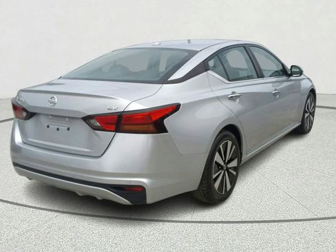 Used 2022 Nissan Altima 2.5 SV FWD image 6