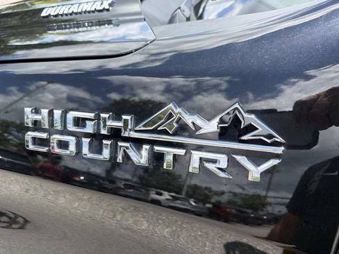 Used 2023 Chevrolet Silverado 1500 High Country w/ Technology Package AWD/4WD image 7