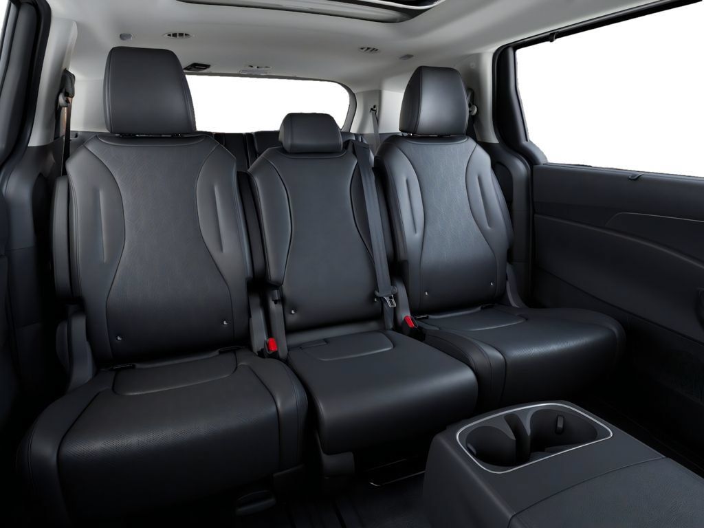 New 2027 Kia Carnival SX w/ Dark Edition Package FWD image 16