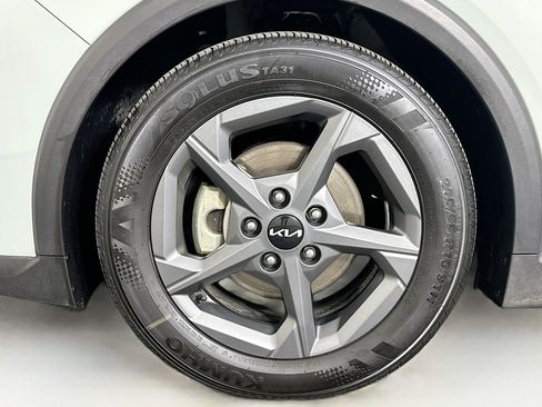 Used 2025 Kia K4 LXS image 11