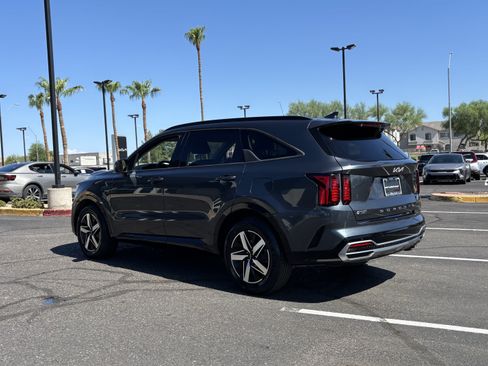 Certified 2022 Kia Sorento EX FWD image 4