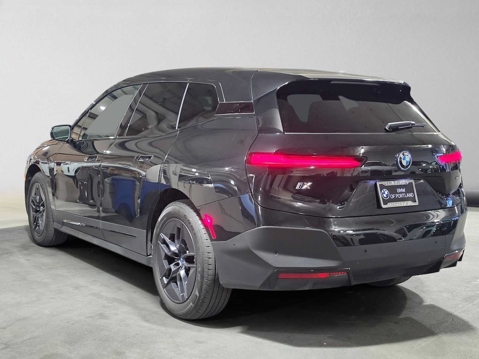 Used 2024 BMW iX xDrive50 w/ Convenience Package AWD/4WD image 5