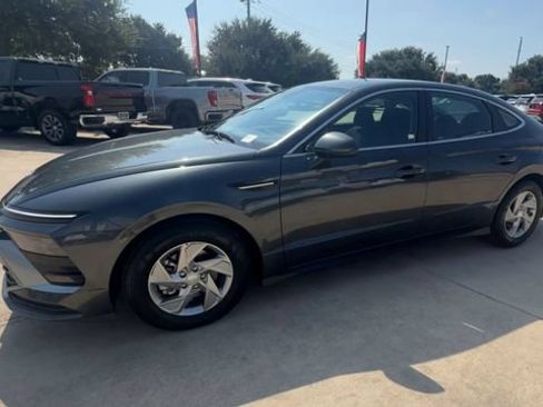 Used 2025 Hyundai Sonata SE FWD image 4