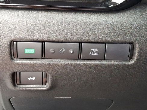 Used 2025 Nissan Sentra SR w/ SR Premium Package image 26