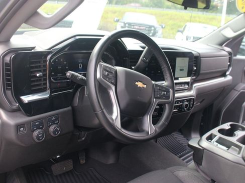 Used 2025 Chevrolet Silverado 1500 LT AWD/4WD image 21