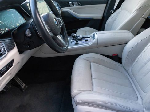 Certified 2022 BMW X5 xDrive40i w/ M Sport Package image 11