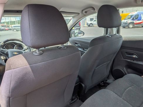 Used 2016 Chevrolet Cruze LT w/ Technology Package FWD image 11