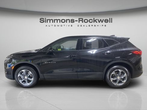 Used 2025 Chevrolet Blazer LT AWD/4WD image 2