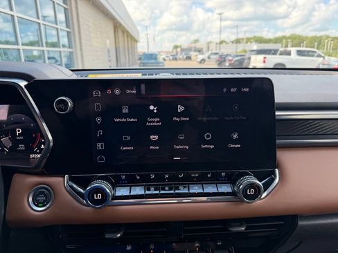 Used 2024 GMC Canyon AT4 w/ AT4 Premium Package AWD/4WD image 13