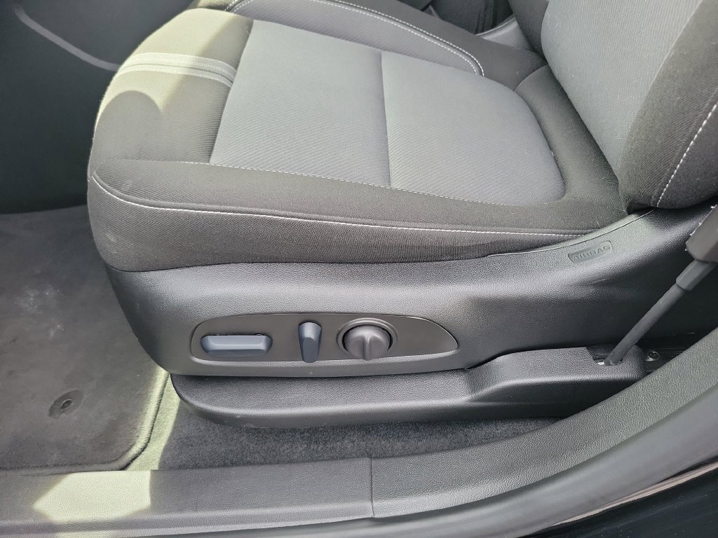 Used 2025 Chevrolet Blazer LT FWD image 18
