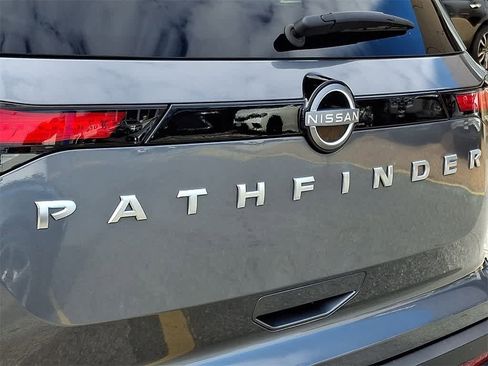 Used 2025 Nissan Pathfinder SV image 32