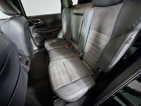 Used 2023 Mitsubishi Outlander SE AWD/4WD image 22
