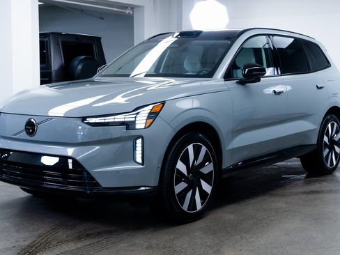 Used 2025 Volvo EX90 Ultra image 3