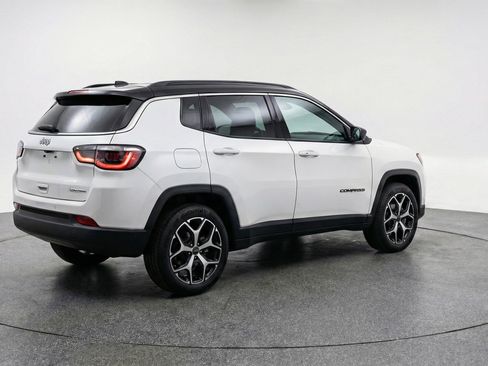Used 2025 Jeep Compass Limited image 9