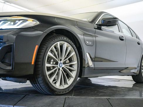 Certified 2023 BMW 530e w/ Convenience Package image 10