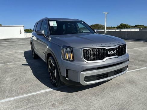Used 2024 Kia Telluride EX w/ EX Captain's Chair Package image 36