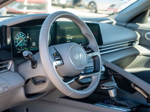 Certified 2025 Hyundai Elantra SEL image 21