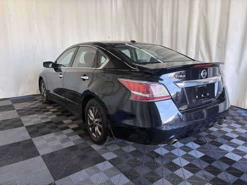 Used 2015 Nissan Altima 2.5 S w/ Special Edition Package FWD image 5