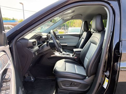 Used 2024 Ford Explorer XLT w/ Equipment Group 202A AWD/4WD image 21