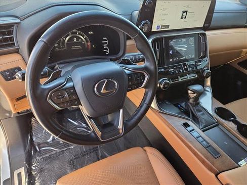Used 2023 Lexus LX 600 4WD w/ Appearance Package image 10