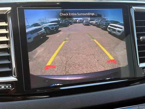Certified 2023 Chrysler Pacifica Touring-L FWD image 35