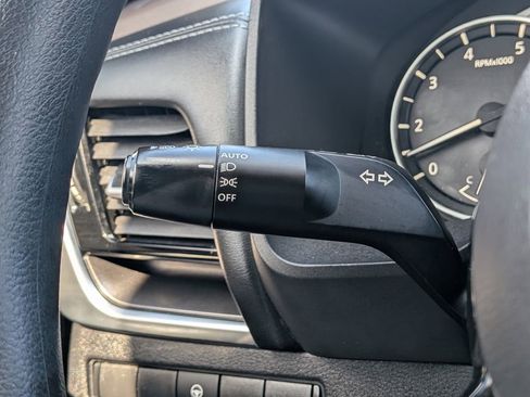 Used 2021 Nissan Rogue SV image 26