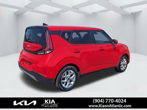 Used 2024 Kia Soul LX w/ Option Group 015 FWD image 4