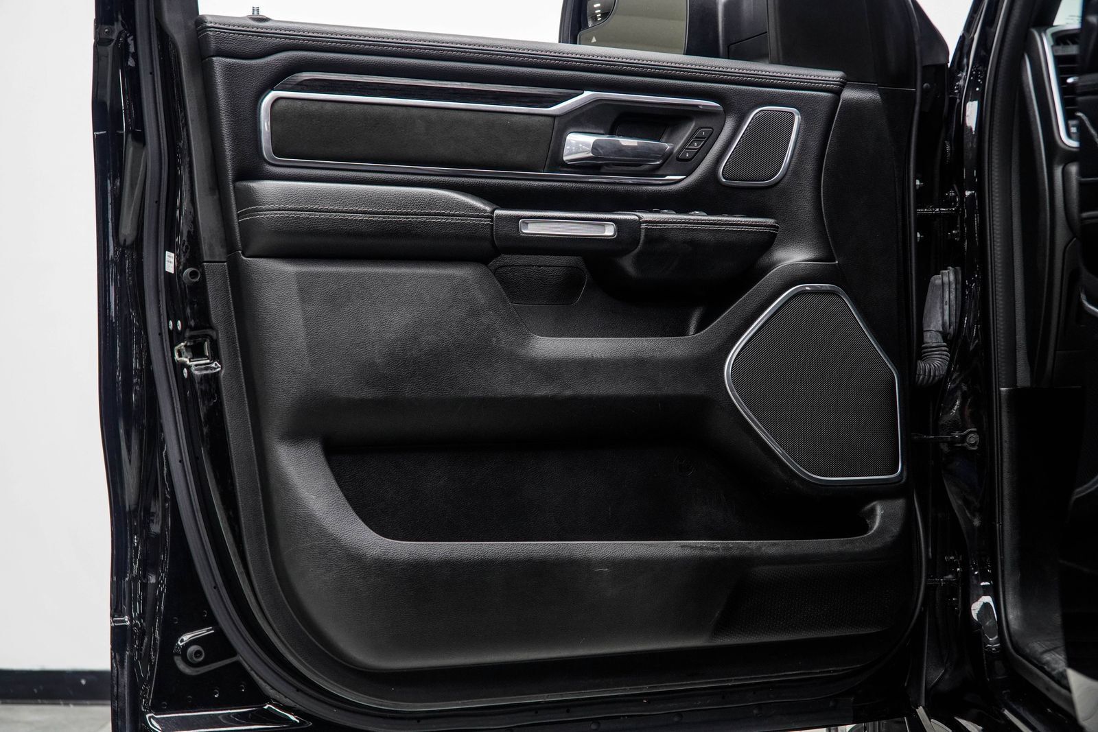 Used 2023 RAM 1500 Laramie AWD/4WD image 34