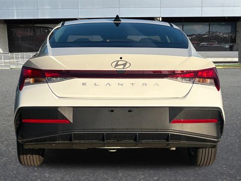 New 2026 Hyundai Elantra SE image 8