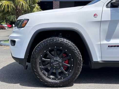 Used 2020 Jeep Grand Cherokee Trailhawk w/ Trailhawk Luxury Group AWD/4WD image 23
