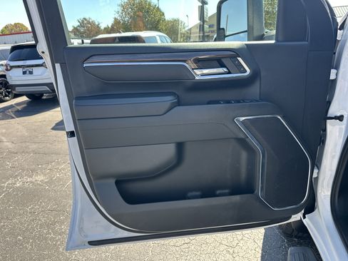 Used 2024 Chevrolet Silverado 2500 LT image 11