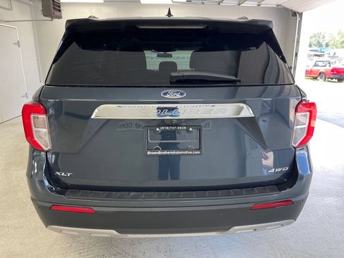 Used 2022 Ford Explorer XLT w/ Equipment Group 202A AWD/4WD image 3
