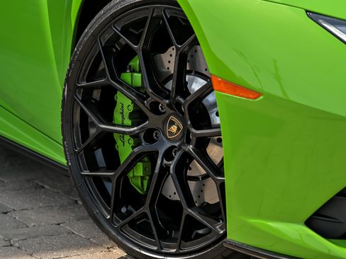 Used 2021 Lamborghini Huracan EVO RWD image 3