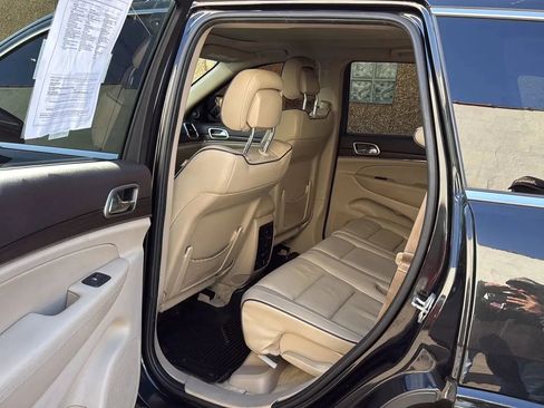 Used 2015 Jeep Grand Cherokee Overland w/ Advanced Technology Group AWD/4WD image 27
