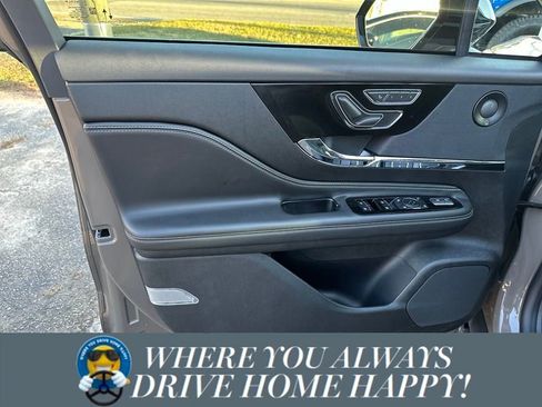 New 2025 Lincoln Corsair Reserve w/ Equipment Group 202A image 5