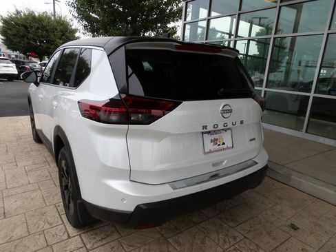 New 2025 Nissan Rogue SV image 5
