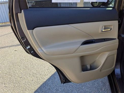 Used 2018 Mitsubishi Outlander GT image 32
