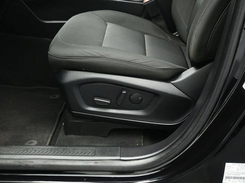 Certified 2022 Ford Explorer XLT RWD image 9