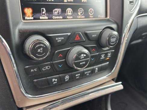 Used 2017 Jeep Grand Cherokee Limited image 33