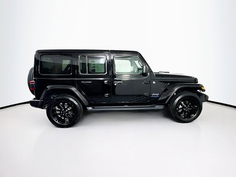 Used 2025 Jeep Wrangler Sahara image 10